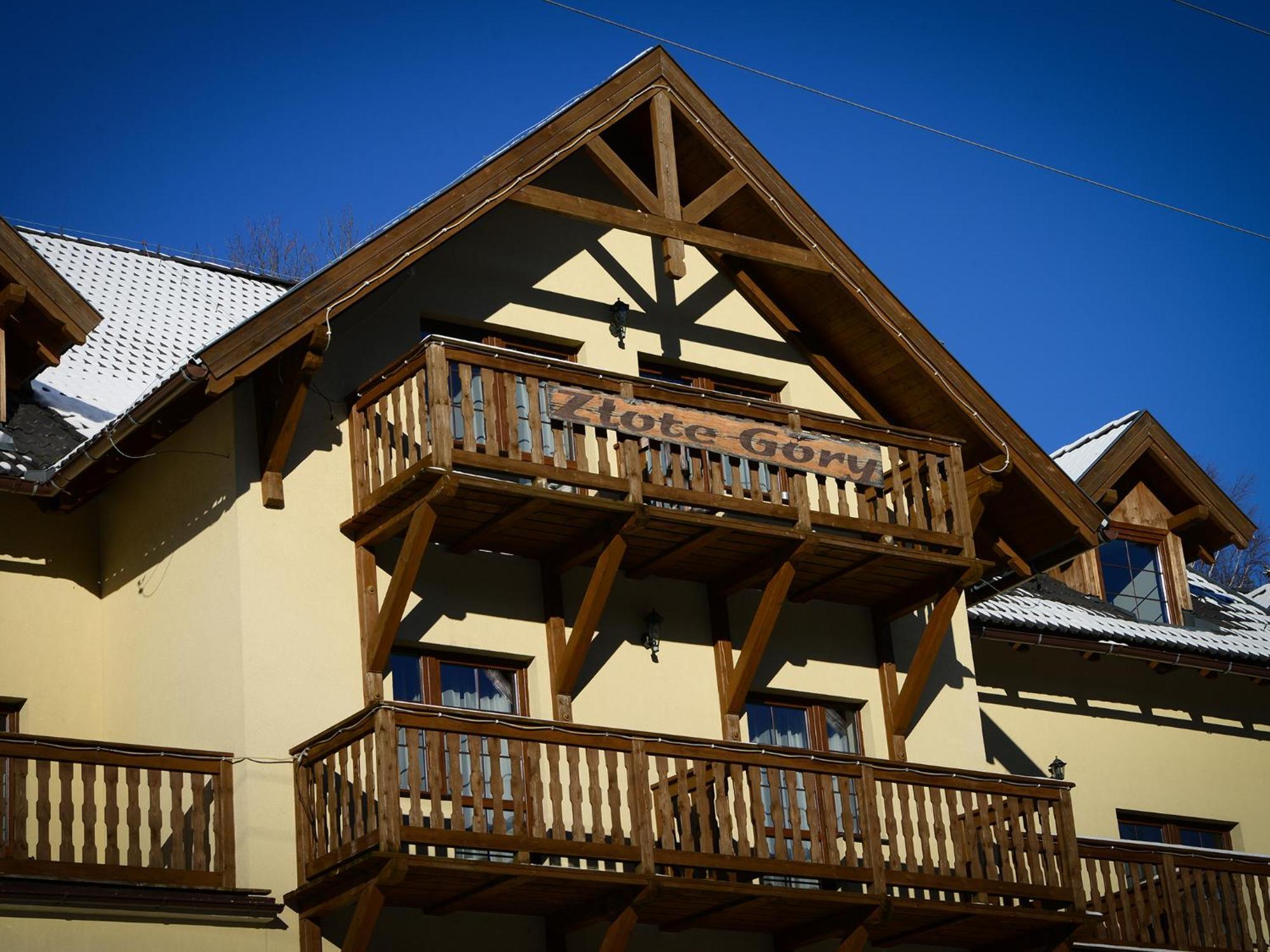 Bed and Breakfast Zlote Gory - Czarna Gora Сєнна Екстер'єр фото
